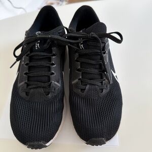 Nike Women’s Pegasus 40 Running Shoes size 8